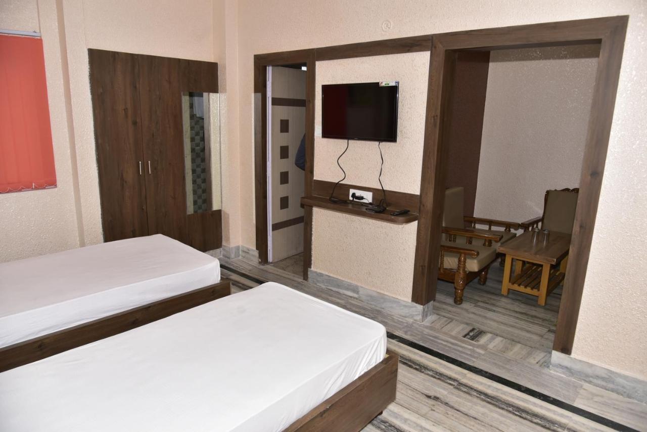 Hotel Royal Surya Gaya Exteriör bild